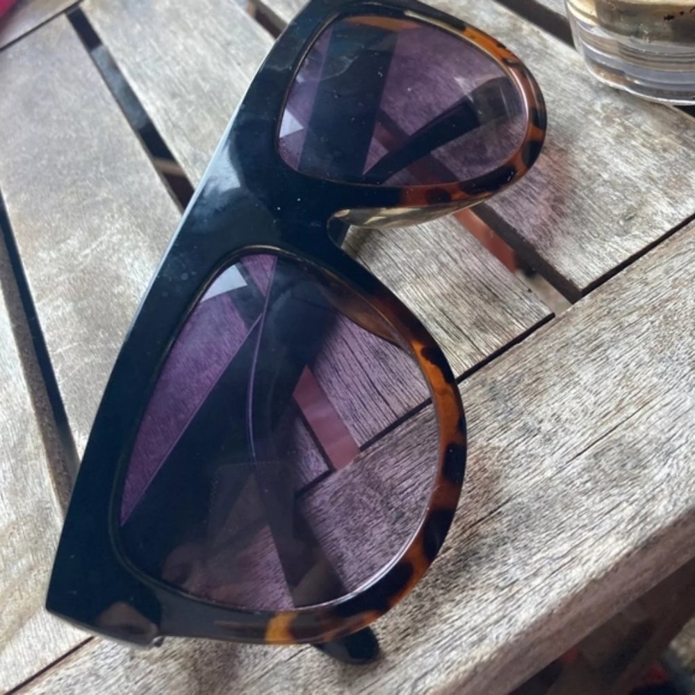 ๐โจ Flat Top Oversized Sunglasses - Picture 11 of 13